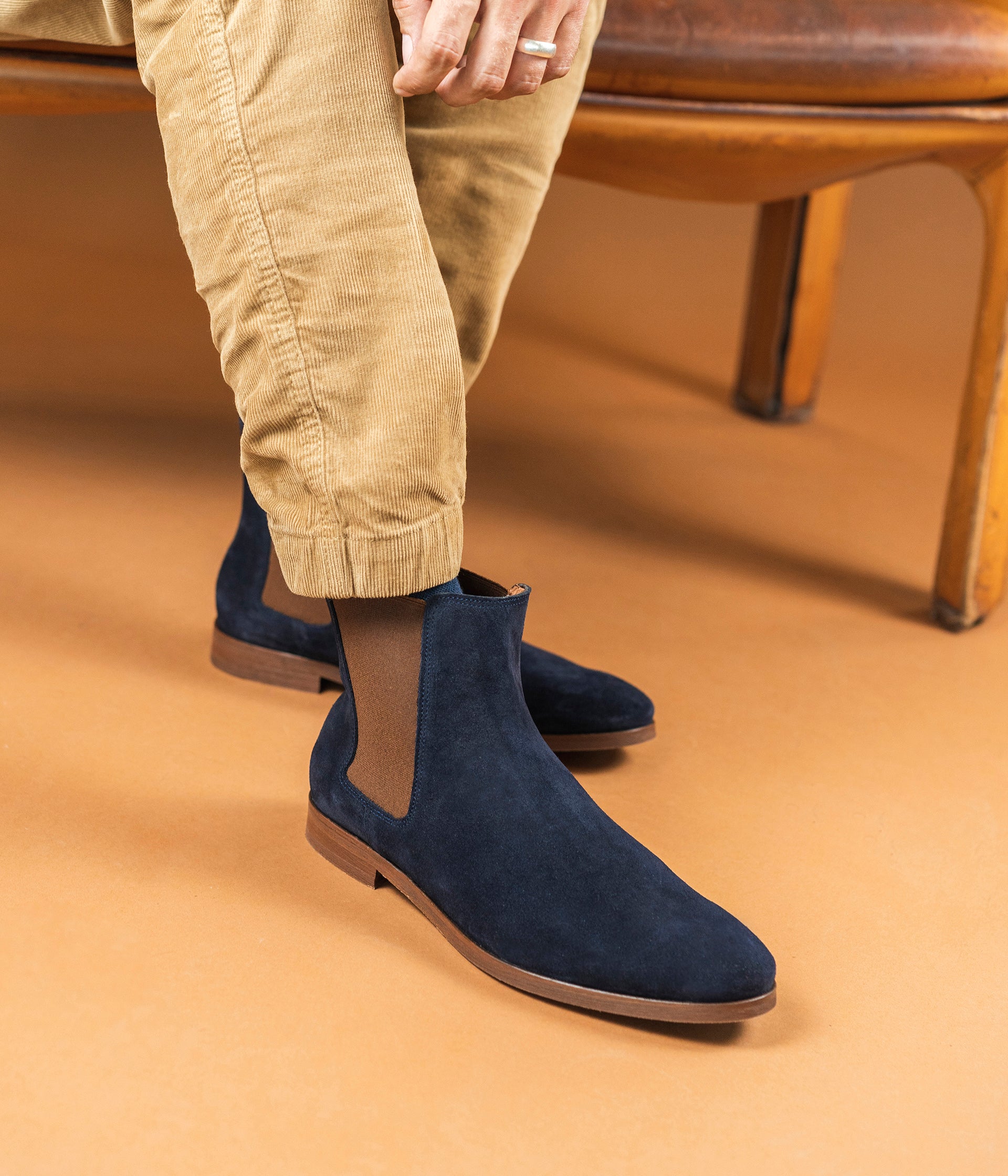 Navy chelsea boots mens top