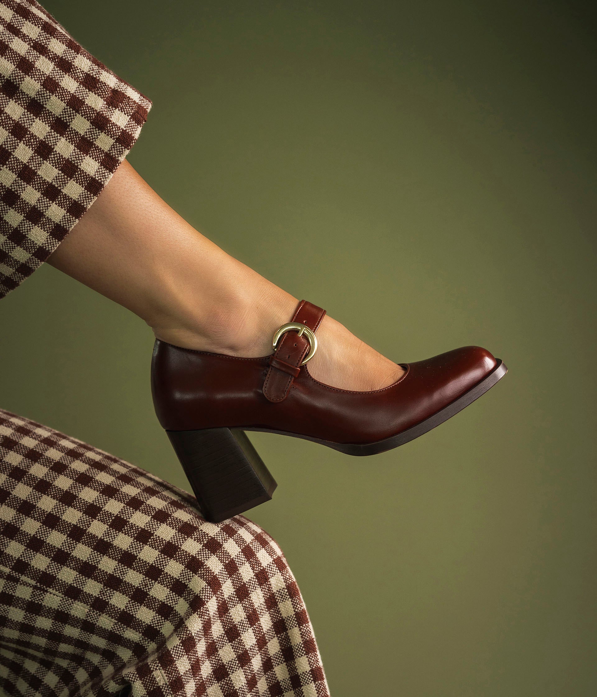 Cognac suede pumps shop