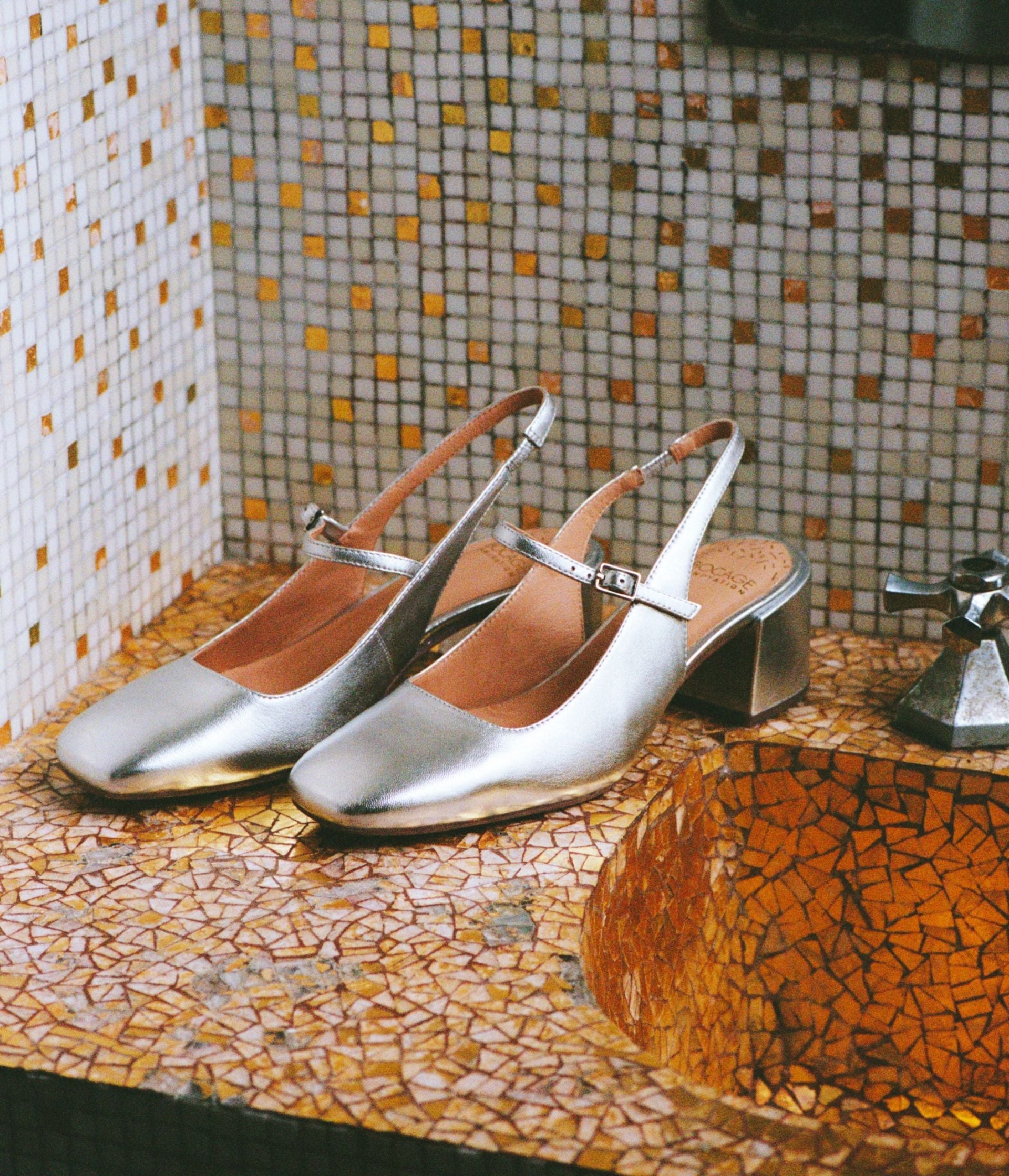 Womens silver top pump shoes