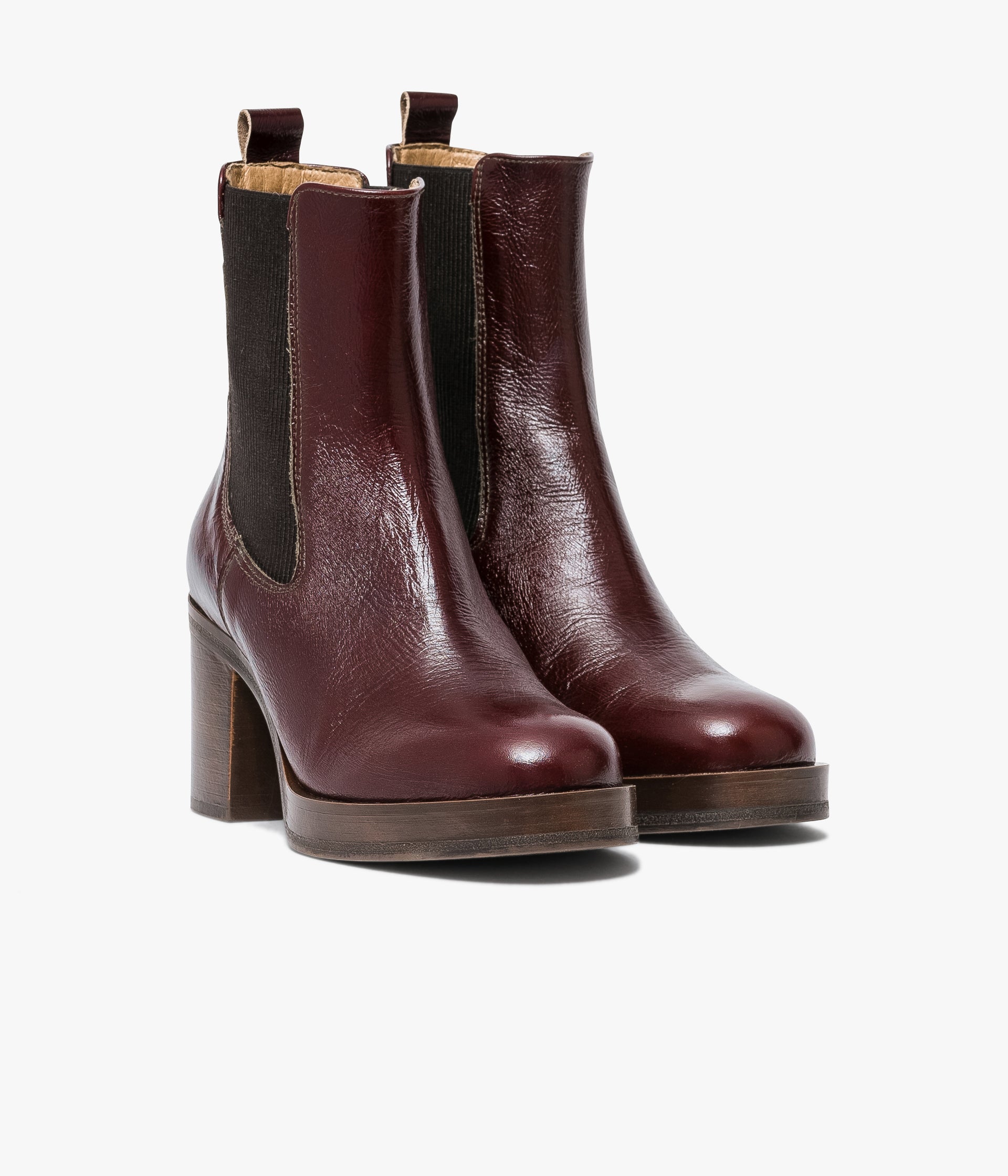 Mahogany chelsea boots top
