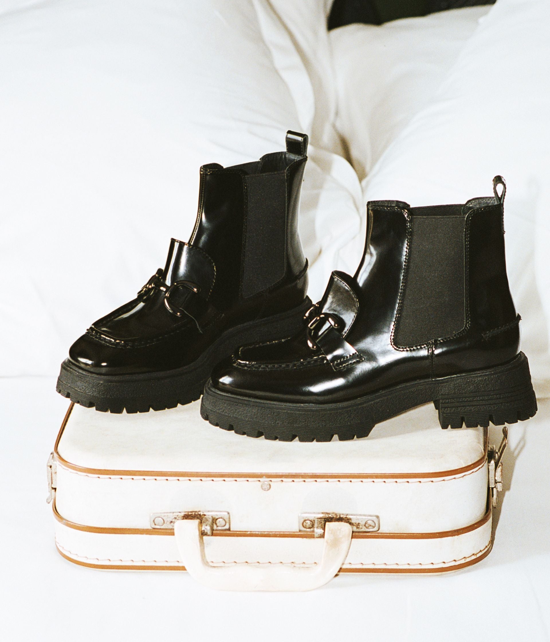 Chunky flat chelsea boots womens online